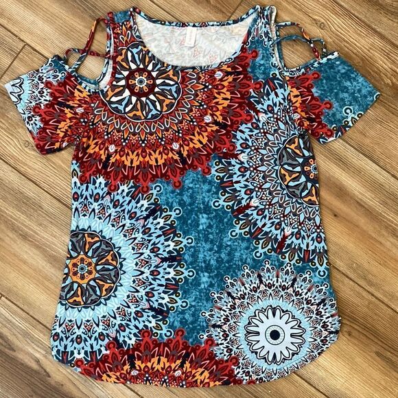 5/$15 Niloufo Women’s Blue Mandala Cut Out Shoulder T-shirt Size small - Picture 1 of 5